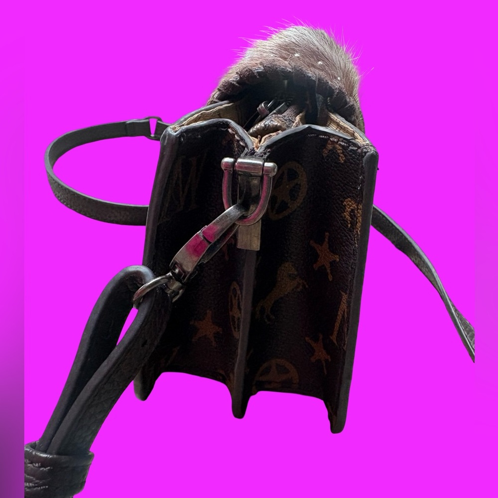 WESTERN Montana West Brown Crossbody Logo Bag Or Clutch With Fur Accent Like New - Picture 2 of 8